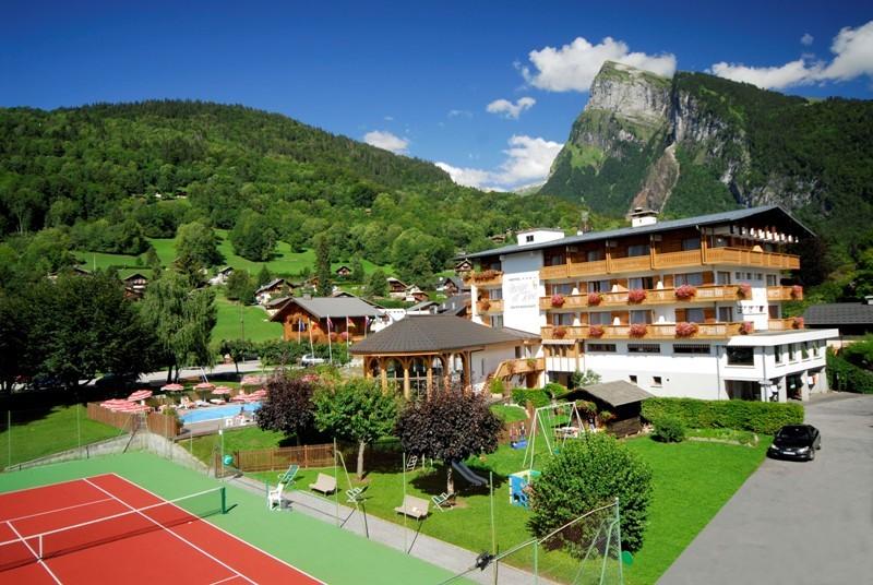 Chalet-Hôtel Neige et Roc, The Originals Relais (Hôtels – Chalets de Tradition), hôtel à Samoëns