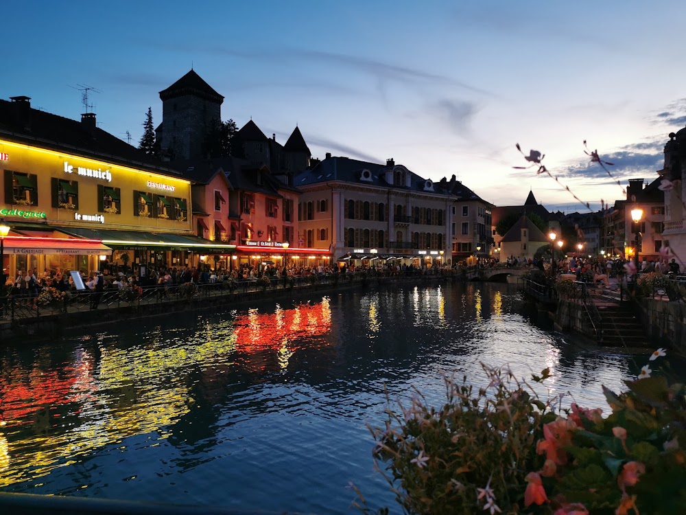 Hotel Un Lieu Unique, hôtel à Annecy (74000)