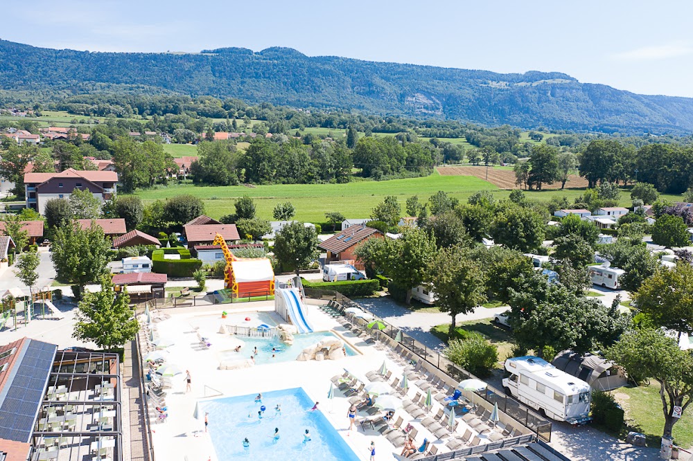 Domaine La Colombière – Camping et Résidence Les Cerisiers, camping à Neydens