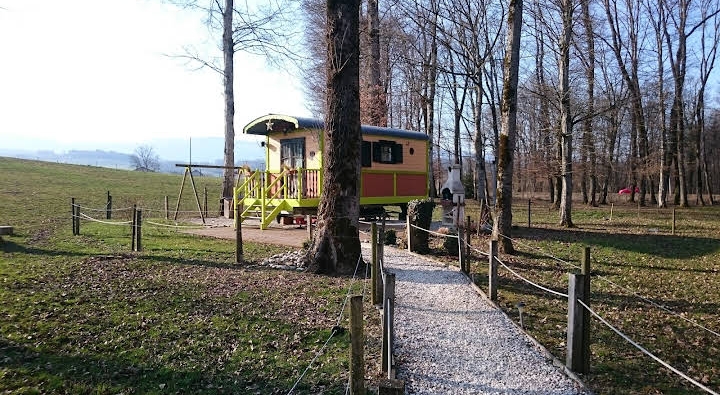 Roulotte Des Greppes, gîte à Bloye
