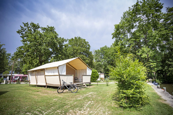 Camping La Pinède, camping à Excenevex