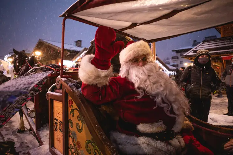 arrivée du Père Noel aux Gets