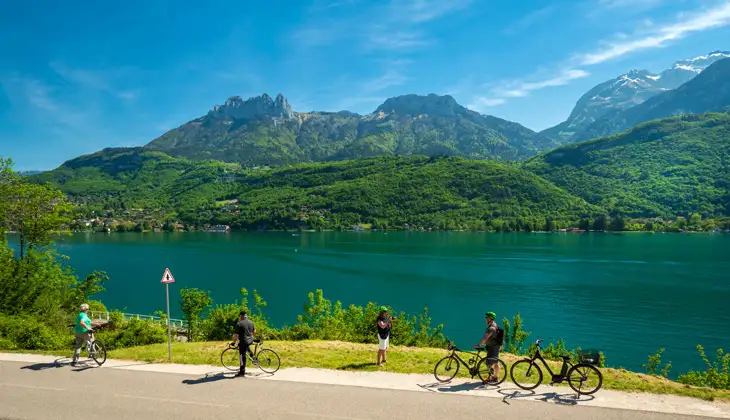 Voie verte du tour du lac d'Annecy à vélo