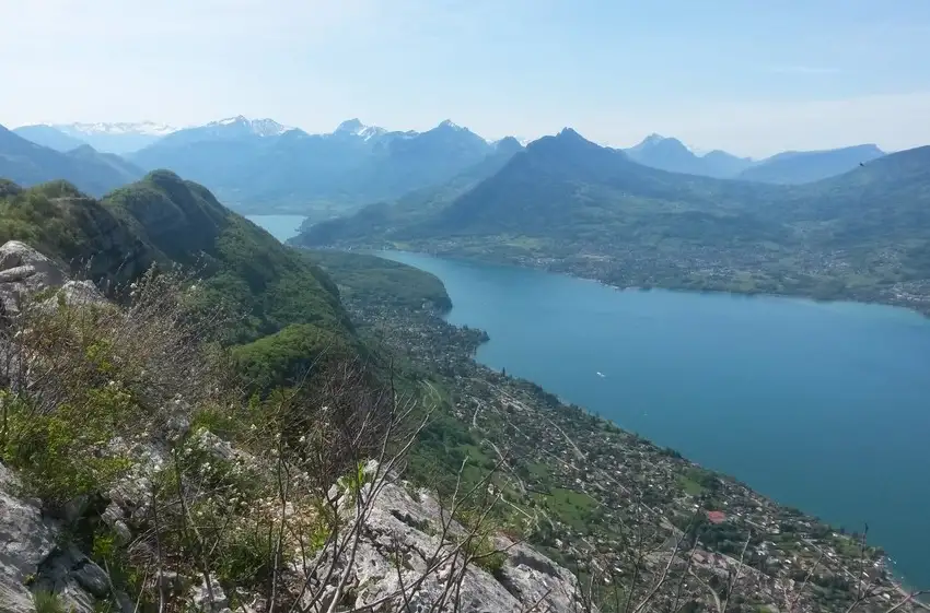 Panorama sur le Lac d'Annecy depuis le Mont Baron