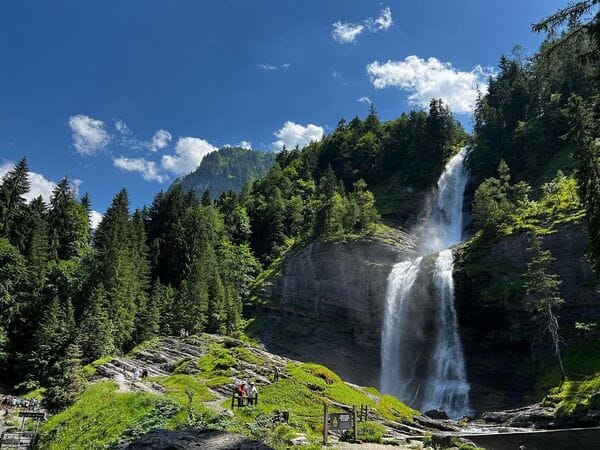 Pourquoi le printemps est la meilleure saison pour visiter ces 5 cascades de Haute-Savoie ?