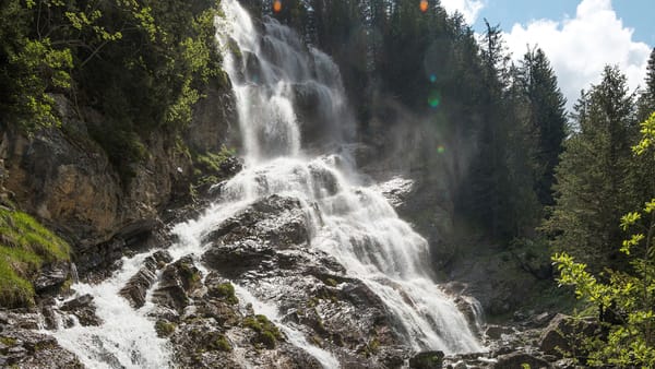 Pourquoi le printemps est la meilleure saison pour visiter ces 5 cascades de Haute-Savoie ?