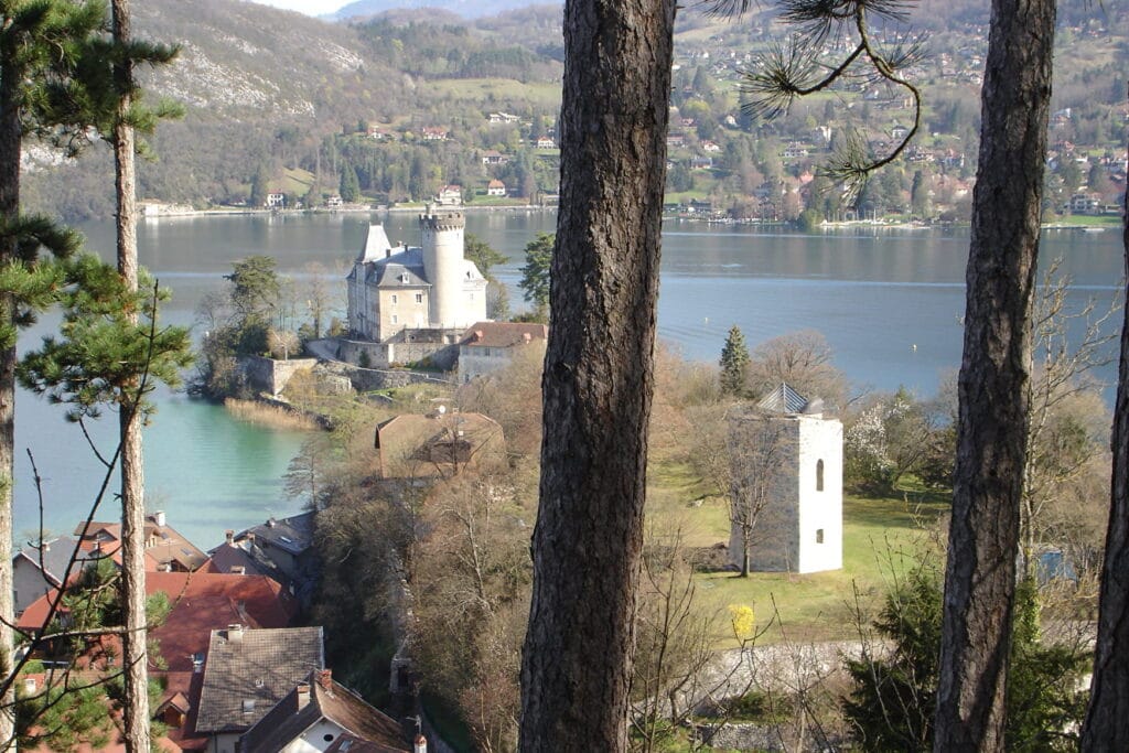 ## les événements incontournables au fil des saisons le château de Duingt