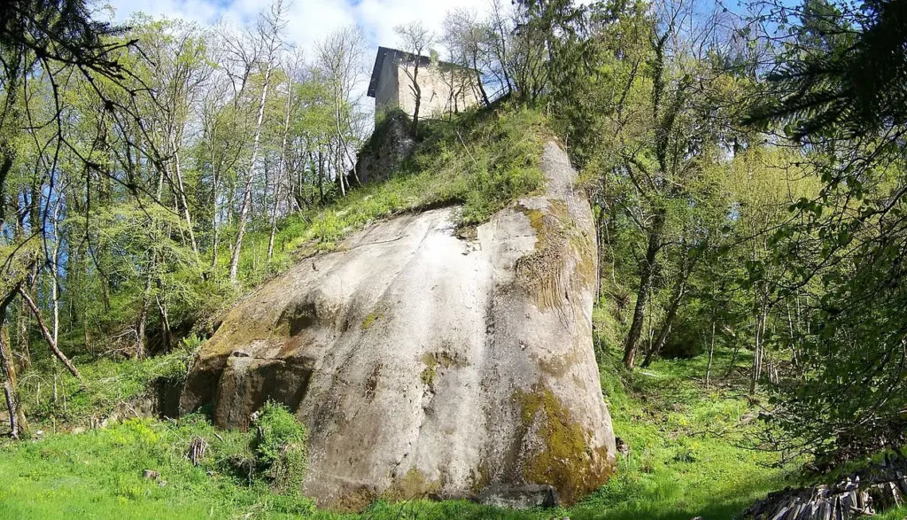 château de Pierrecharve