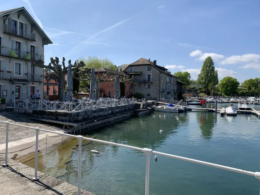 Restaurant au bord du lac Léman à Nernier