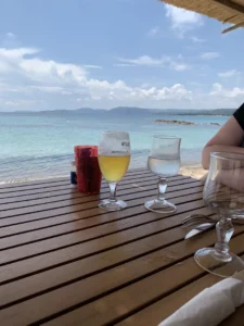 Vue depuis notre table à la paillote I Pini à Palombaggia