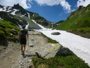 randonneur au nord du col du Bonhomme sur le TMB - GR5