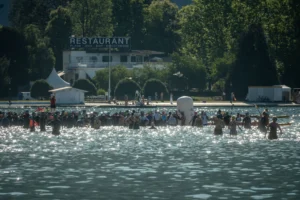 triathlon Annecy : départ de la natation