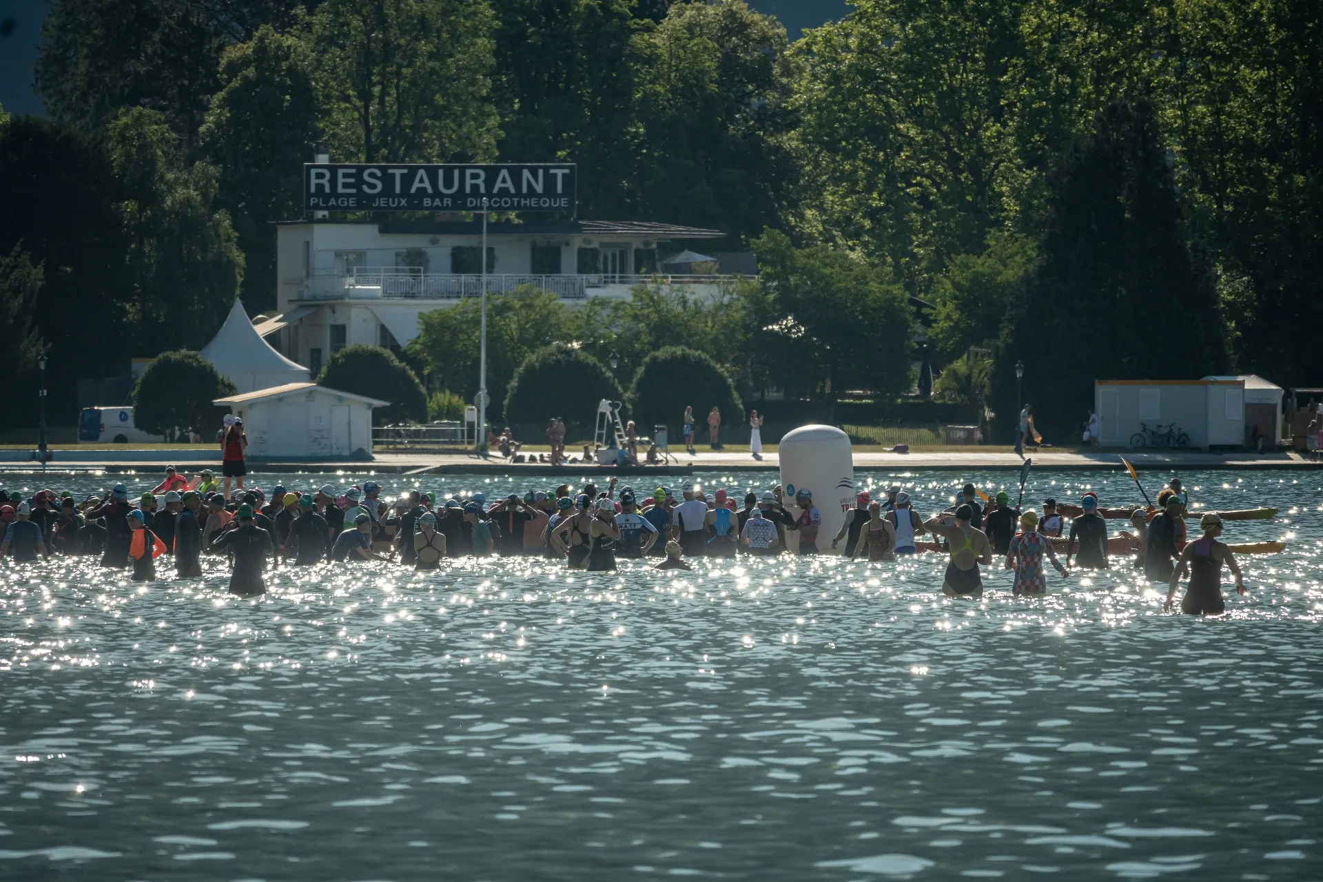 triathlon Annecy : départ de la natation