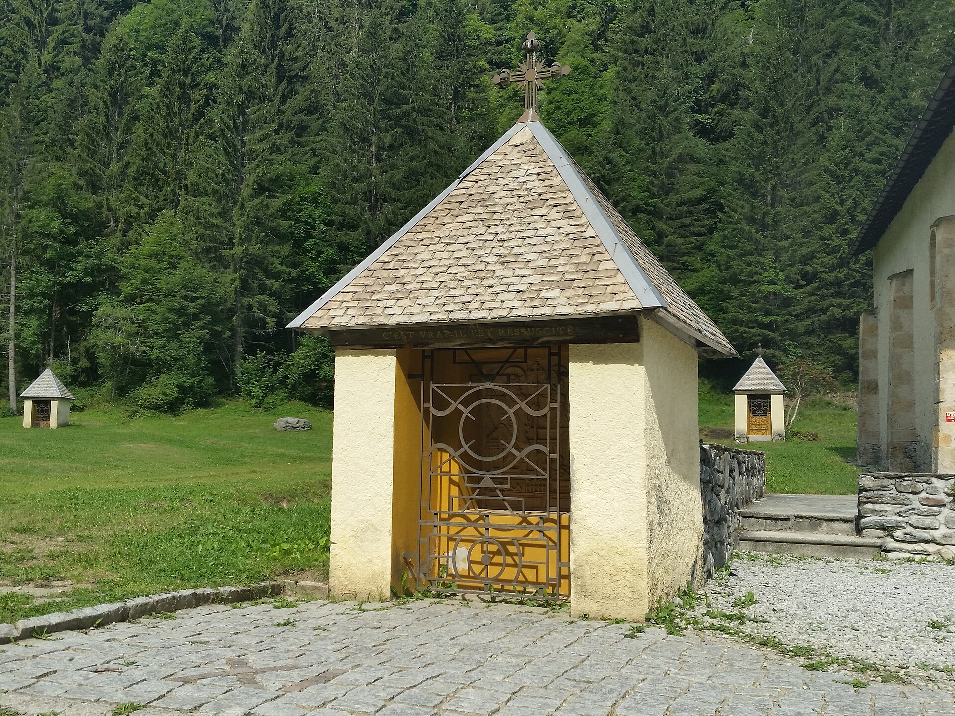 Oratoire du chemin de croix menant à Notre-Dame de la Gorge